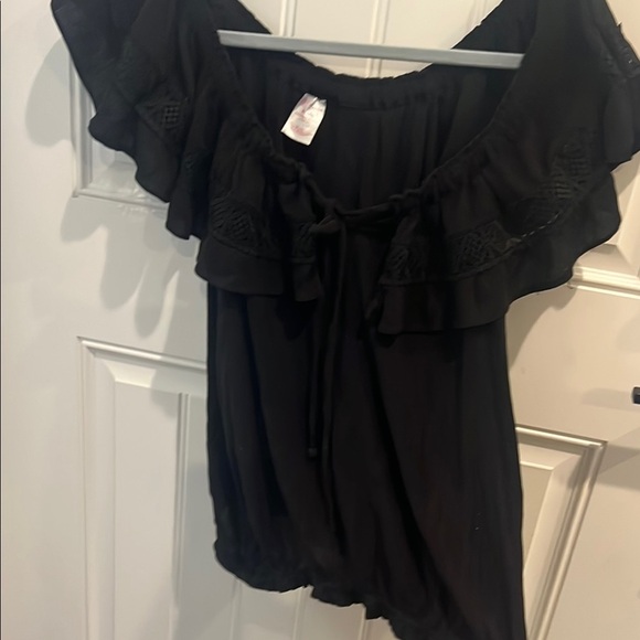 No Boundaries Black Ruffled Flutter off the shoulder Sleeve Blouse - Picture 7 of 11